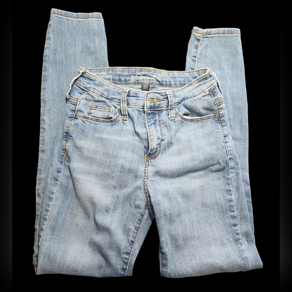 Woman's Universal Thread Jeans Size 00/24R - Picture 3 of 5